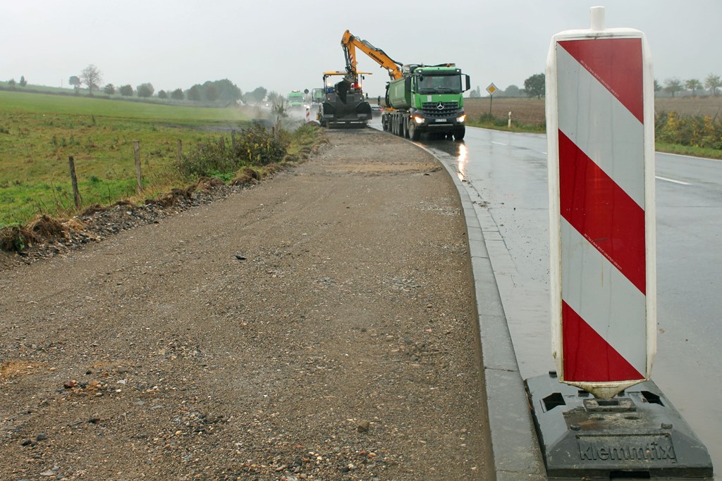 Die Arbeiten sind bereits weit vorangeschritten: Der Geh- und Radweg entlang der Kreisstraße 6 zwischen Stolberg-Donnerberg und Ortseingang Eschweiler-Hastenrath wird bis Ende des Jahres erneuert.