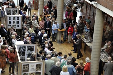 Die Ausstellung im Haus der Stadt und der Vortrag von Dr. Horst Wallraff bei der Eröffnung stießen auf reges Interesse.