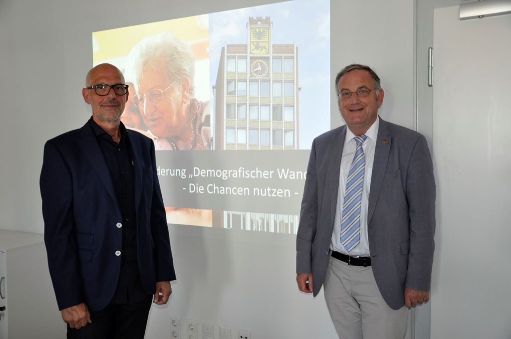 Bürgermeister Paul Larue und der neue Demografie-Beauftragte Berthold Becker