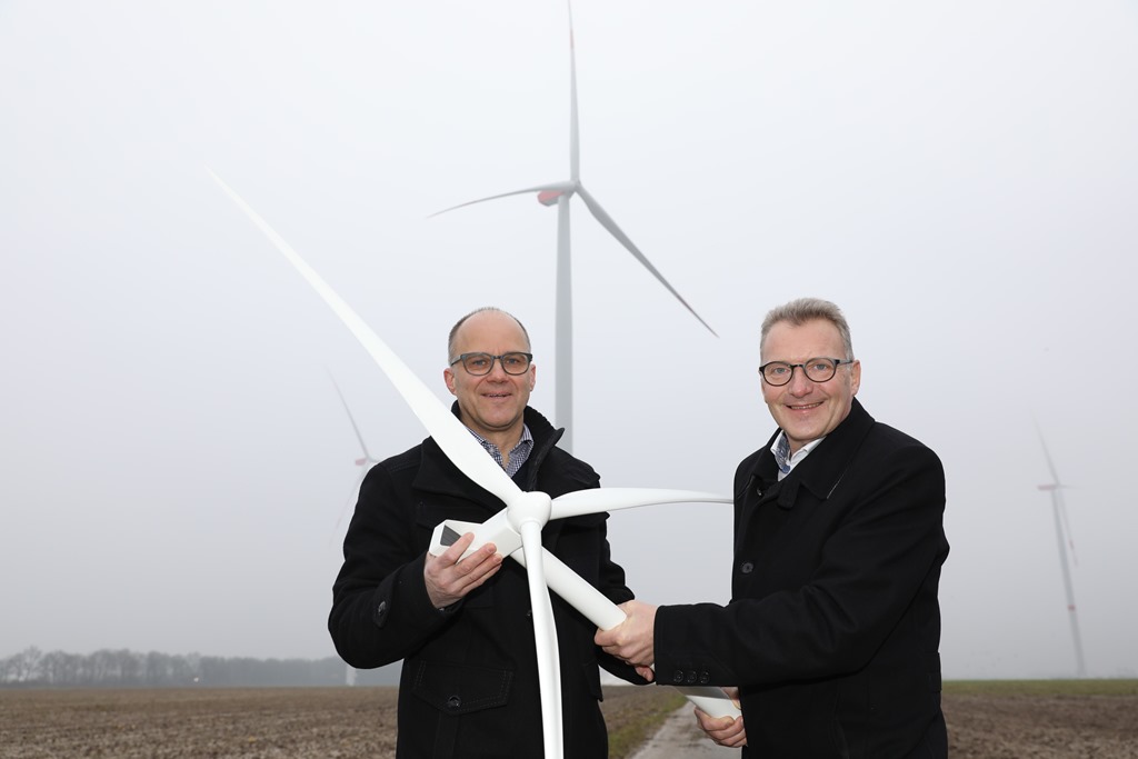 Seit Mitte Dezember produzieren drei neue Windräder der NEW nördlich der A44 Strom für die Region. Foto: NEW AG