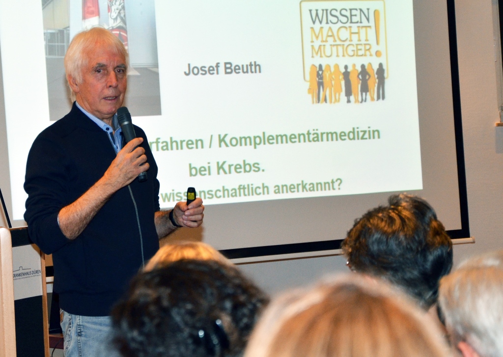 Prof. Josef Beuth referierte auf Einladung des Darmkrebszentrums im Krankenhaus Düren über Naturheilverfahren und Komplementärmedizin bei Krebs.  Foto: Krankenhaus Düren 