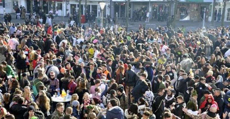 Weiberfastnacht 2018 auf dem Kaiserplatz. Foto: Stadt Düren