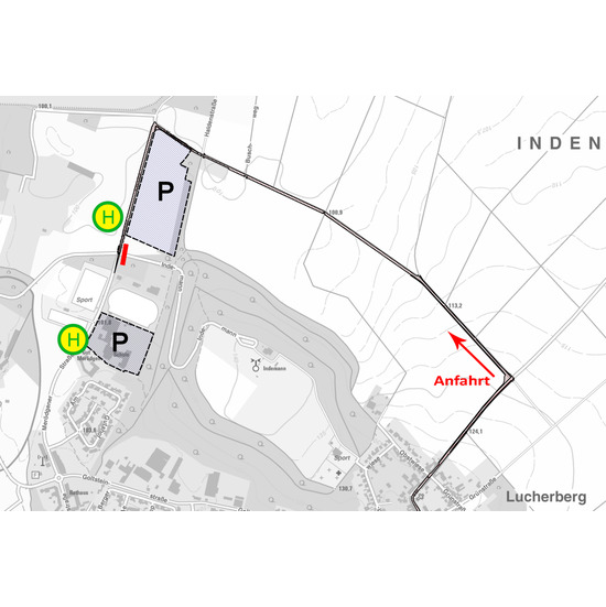 Überblick über die Parkplätze an der Zufahrt zur Goltsteinkuppe, die während des Sommerleuchtens gesperrt ist. Dafür pendeln Shuttelbusse im 20 Minuten-Takt ab den Haltestellen.