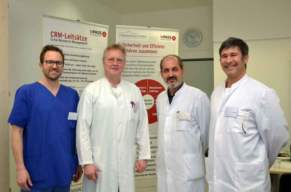 Das ärztliche Leitungsteam der Interdisziplinären Intensivmedizin im Krankenhaus Düren (von links): Dr. Jan Karl Schütte, Prof. Stefan Schröder, Dr. Serhat Aymaz und Dr. Tarek Dimassi.  Foto: Krankenhaus Düren 