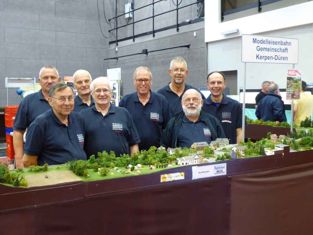 Foto 1: (v.l.): Dieter Kempf, Konrad Jaschkewitz, Dieter Reinecke, Toni Esser, Friedhelm Koch, Hans-Günter van Deel, Klaus Wiedemann, Stefan Lersch  Modelleisenbahn Gemeinschaft Kerpen-Düren e. V. (MGKD) - Hans-Günter van Deel 