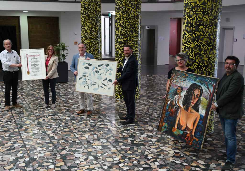 von links Bernd Hahne vom Stadtmuseum, Katrin Vosen, Bürgermeister Paul Larue, Ingo Vosen, Sabine Briscot-Junkersdorf, Stefan Knodel. Foto: Stadt Düren