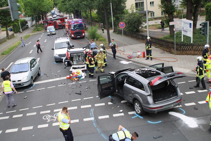 pol dn notarztwagen berschl gt sich auf einsatzfahrt