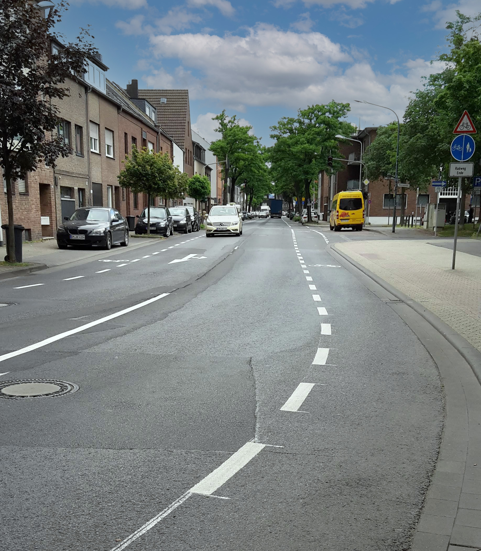 Fahrradschutzstreifen in der Friedrichstraße 