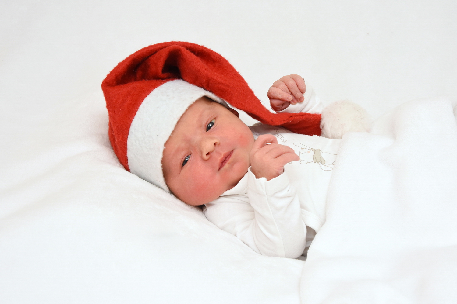 (© Annett Mirbach): Kein Weihnachts-, aber ein sehr süßes Rekordbaby: Am 22. Dezember erblickte Emilian während der 2.000 Geburt im St. Marien-Hospital Düren um 6:36 Uhr das Licht der Welt. Bei seiner Geburt kam er auf eine Länge von 50 Zentimetern und ein Gewicht von 3.810 Gramm