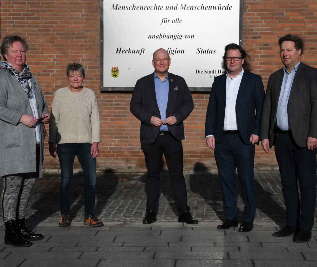 Foto: (v.l.n.r.) Dagmar Nietan, Verena Schloemer, Bürgermeister Frank Peter Ullrich, Georg Hamm und Stefan Weschke.