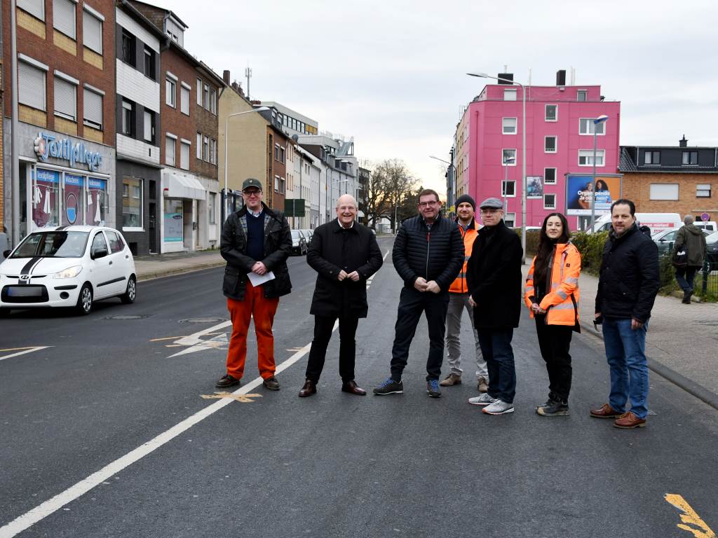 Nach der aufwändigen Kanalsanierung ist die Nideggener Straße wieder ohne Einschränkungen für den Verkehr freigegeben.