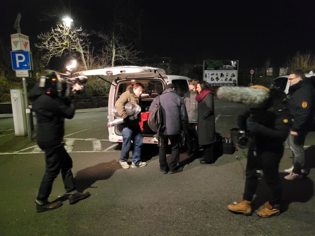 n Kamerateam des WDR hat in dieser Woche eine Verteilaktion für obdachlose und suchtkranken Menschen des Sozialamtes der Stadt Düren als gutes Beispiel für die Winterhilfe begleitet.