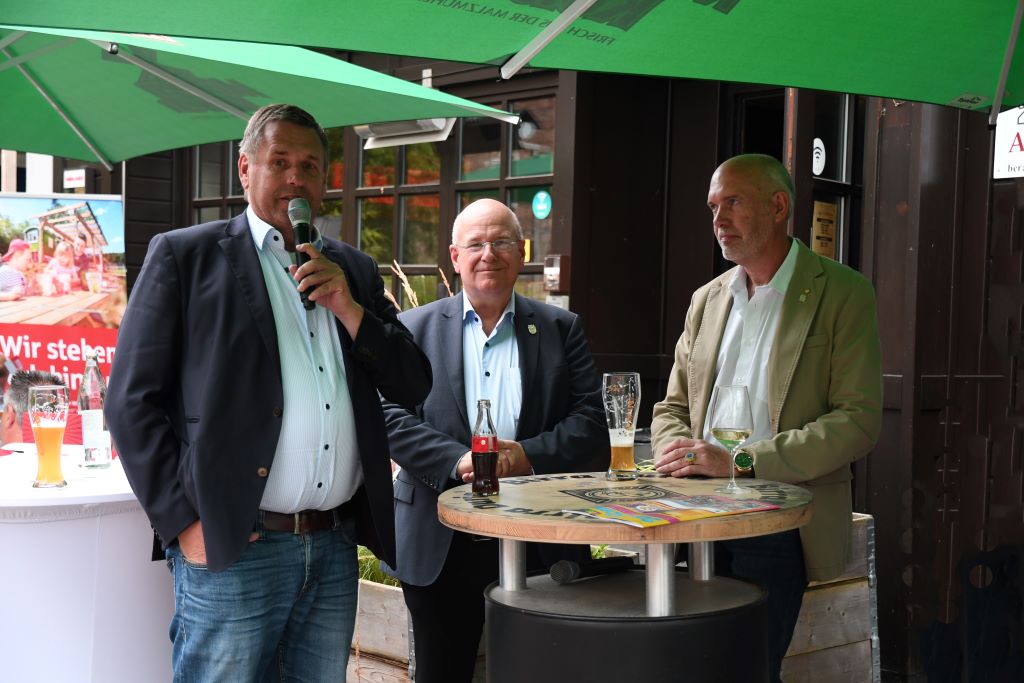 Freuen sich auf eine tolle Annakirmes: (v.l.) Platzmeister Achim Greiff, Bürgermeister Frank Peter Ullrich und VRS-Vorsitzender Hans Bert Cremer.