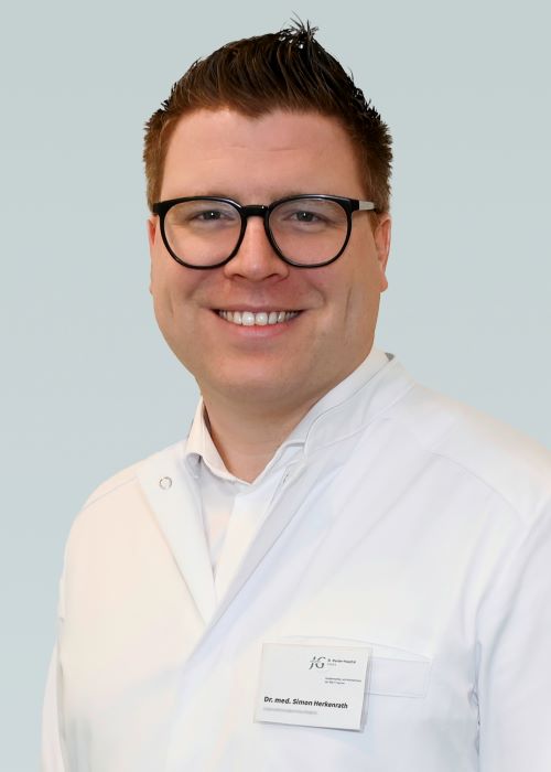 Foto (© T. Opgenorth): Dr. med. Simon D. Herkenrath, Chefarzt der Inneren Medizin im St. Marien-Hospital Düren-Birkesdorf