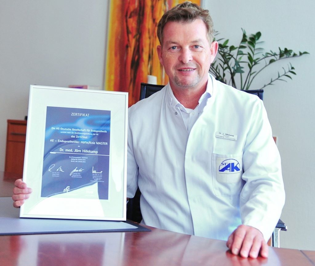 Foto (© Kaya Erdem): Dr. med. Jörn Hillekamp (leitender Chefarzt der Orthopädie und Unfallchirurgie im St. Augustinus-Krankenhaus Düren)