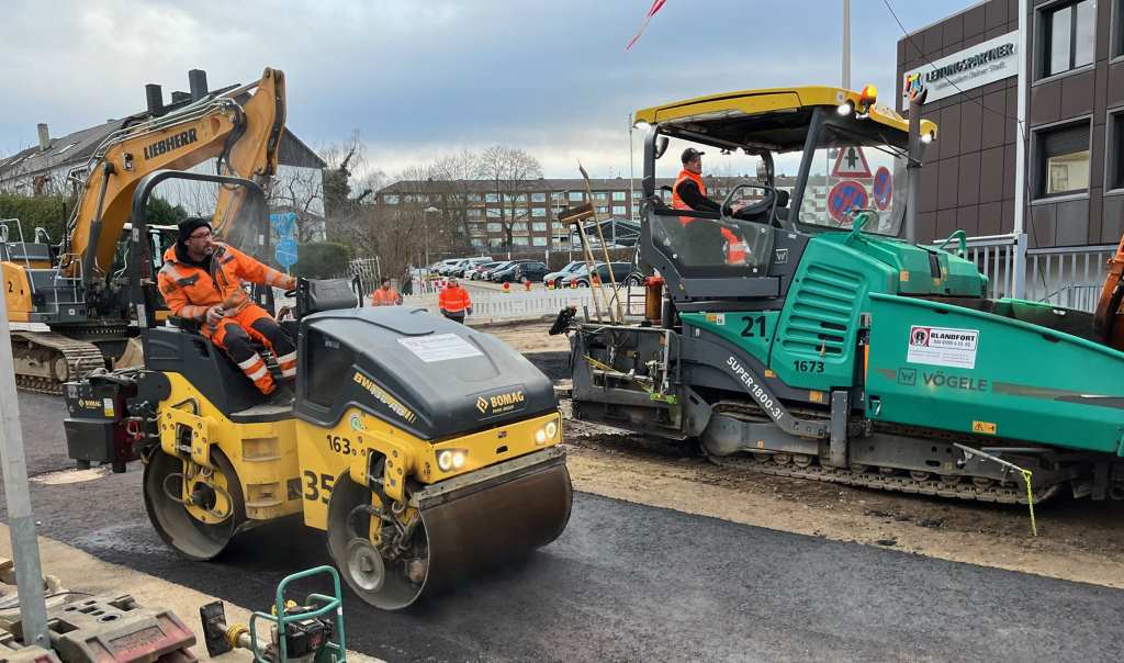 Am Mittwoch (29.01.2025) kann die Arnoldsweilerstraße im Abschnitt zwischen Albrecht-Dürer-Straße und der Kreuzung mit der Straße „An den Stadtwerken“ wieder für den Verkehr freigegeben werden.