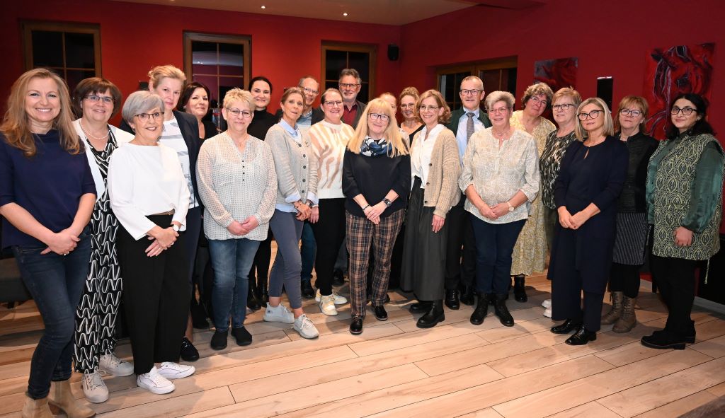 Foto (© T. Opgenorth): Das Team mit jahrzehntelanger Erfahrung und Einsatzfreude während der Jubilarfeier des St. Marien-Hospitals