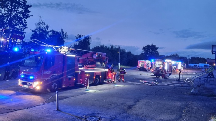 fw d ren brand in leerstehendem geb ude