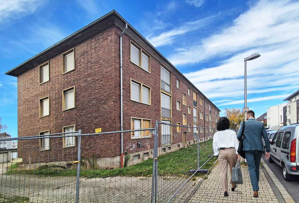 Aus Alt mach Neu: Die vier  Wohnhäuser an der Goebenstraße  17-19a werden nach modernsten  Standards kernsaniert und erweitert.  Foto: C. Lammertz / ZieL.media