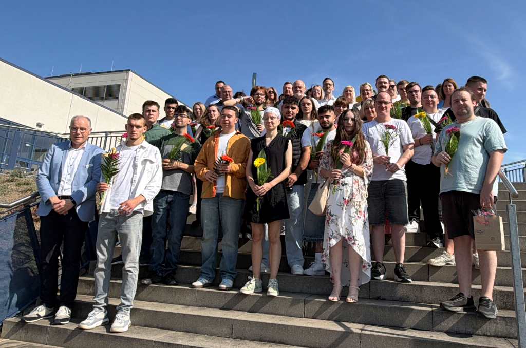 24 junge Menschen starten mit Unterstützung der job-com und starken Partnern mit der Berufsausbildung in einer außerbetrieblichen Einrichtung in einen neuen Lebensabschnitt. Foto: Sozialwerk Dürener Christen