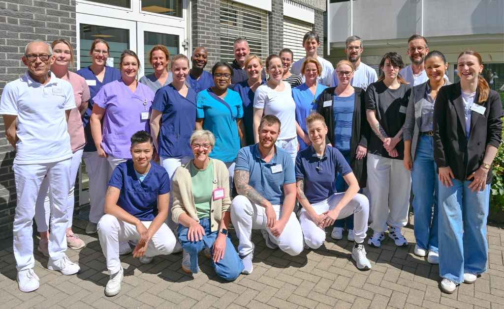 Foto (© T. Opgenorth): Das Team der Geriatrie im St. Marien-Hospital in Düren-Birkesdorf freut sich zum 150-jährigen Jubiläum des Hospitals mit der Altersmedizin im Fokus der Aufmerksamkeit zu stehen.