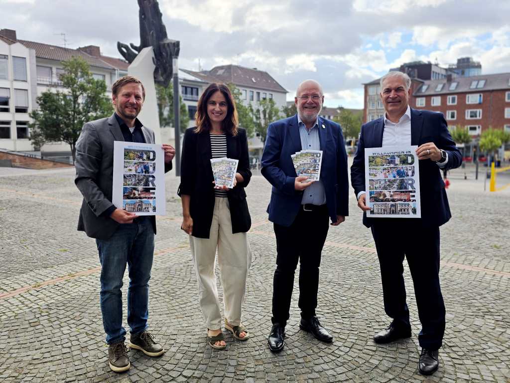 Foto: (v.l.n.r.) Winfried Kranz-Pitre (Geschäftsführer WIN.DN), Angela Wolter (WIN.DN), Bürgermeister Frank Peter Ullrich, Dirk Hürtgen (Sparkasse Düren).