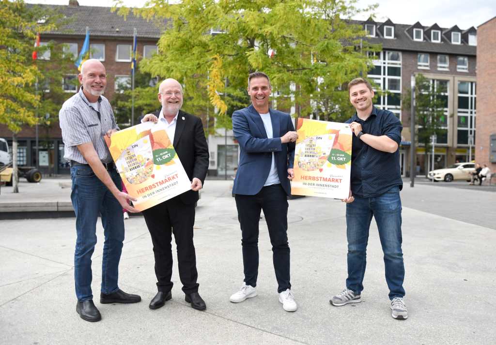Freuen sich auf den kommenden Herbstmarkt: (v.l.n.r.) Hans Bert Cremer (Verband Reisender Schausteller, Düren), Bürgermeister Frank Peter Ullrich, Veranstaltungsmanager Markus Schöning und Manuel Keischgens vom CityMa Düren e.V.
